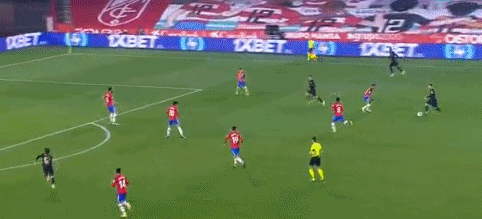 观其传球，便知其球技深浅，篮球之道，非一日之功，需沉淀磨砺